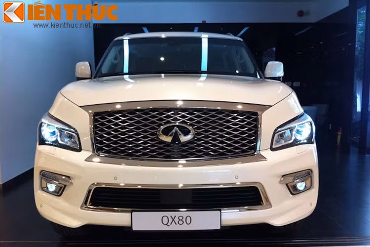 Ngoài ra xe vẫn được trang bị hộp điện tử 7 cấp với hệ thống kiểm soát sang số chủ động (ASC), hệ dẫn động 4 bánh toàn thời gian điều khiển bằng máy tính, cung cấp các thiết lập trong chế độ Auto, 4H và 4L. 