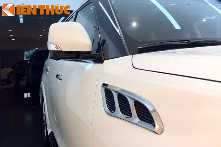 QX80 được tạo ra nhằm cạnh tranh với các đối thủ nằm trong phân khúc xe SUV cỡ (hay còn gọi là SUV full-size) như Lexus LX570, Mercedes GL-Class.