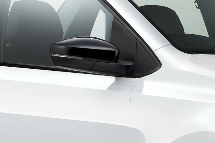 Trong khi đó về mặt tiện nghi sẵn có, nó vẫn được trang bị hệ thống giữ ga tự động (cruise control), đây là bổ sung đáng giá thêm cho chiếc xe này khi mà tính năng giữ ga ít khi xuất hiện trong phân khúc sedan hạng B.