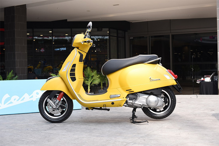 Động cơ được trang bị trên Vespa GTS Super 300 ABS mới là loại xy-lanh đơn, dung tích 278,3cc, làm mát bằng dung dịch, phun xăng điện tử, cho công suất 20,9 mã lực tại 7.750 vòng/phút và mô-men xoắn 22 Nm tại 5.000 vòng/phút. Theo công bố của nhà sản xuất xe máy Piaggio, mức tiêu hao nhiên liệu được nhà sản xuất công bố là 41,6 km/lít.