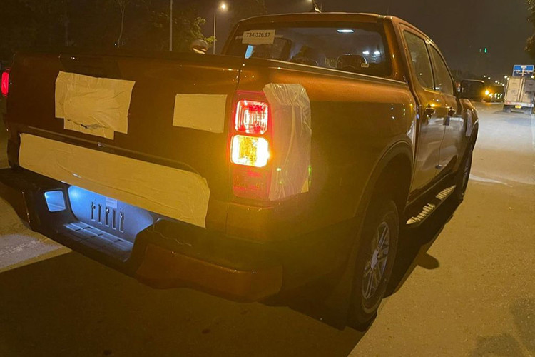 Hiện tại, đại lý đã bắt đầu nhận cọc Ford Ranger 2022 và hứa hẹn giao xe vào khoảng tháng 8 hoặc tháng 9 năm nay.