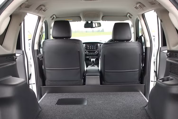 Để đảm bảo an toàn cho người dùng, hãng xe Mitsubishi đã đưa những tính năng như kiểm soát hành trinh thích ứng, giảm thiểu va chạm phía trước, cảnh báo điểm mù, camera 360 độ, cảm biến đỗ xe phía sau và giảm thiểu tăng tốc đột ngột ngoài ý muốn vào phiên bản 2 chỗ của Pajero Sport.