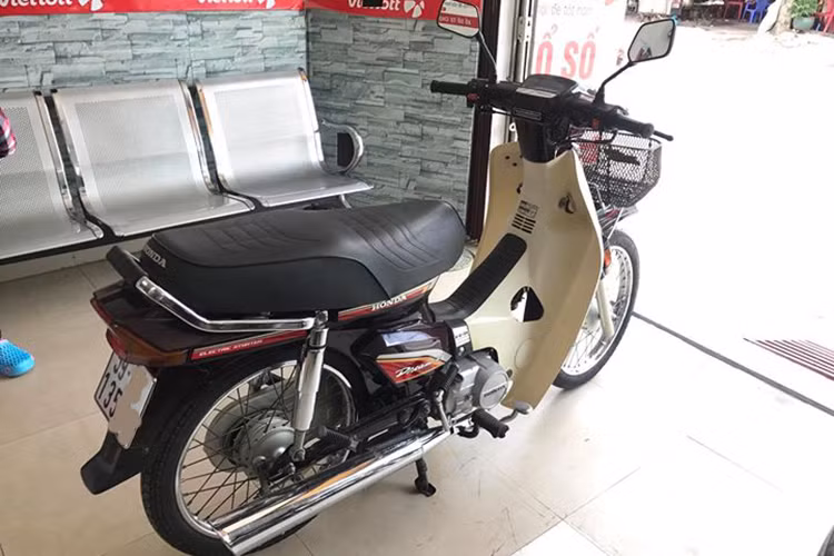 Hiện nay, một chiếc Dream Thái đi tầm 5000 km trở xuống cũng đã được những người sưu tập trả giá khoảng 100 triệu đồng. Theo chủ nhân mới của chiếc xe này tại TP HCM cho hay, sau khi được đổi biển mức giá của chiếc xe nguyên bản mới chạy 3900km này khoảng hơn 100 triệu đồng.