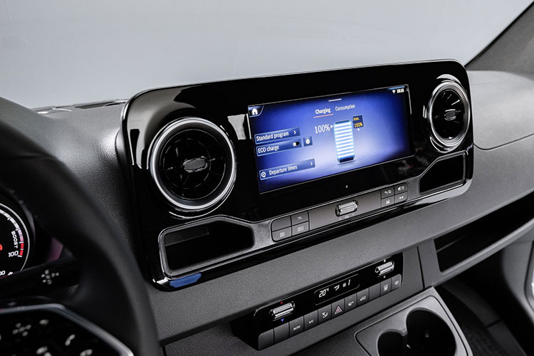 Nhờ đó, phiên bản thuần điện của mẫu xe Van huyền thoại nhà Mercedes-Benz có một phạm vi hoạt động phù hợp hơn trong thực tế và có thể sử dụng trong nhiều trường hợp hơn, bao gồm cả khả năng biến thành xe cắm trại chuyên dụng.