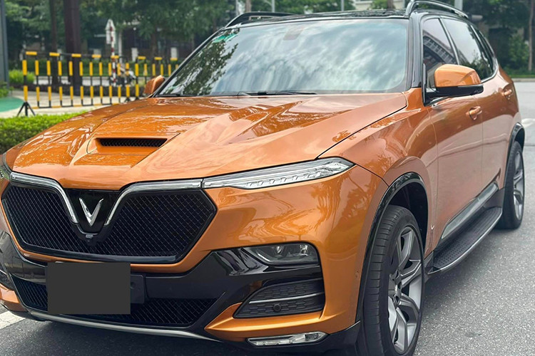 Ngoài ra, động cơ V8 dung tích lớn cũng là lý do khiến mức tiêu hao nhiên liệu của xe, dẫn đến tình trạng kén khách và mất giá khá nhiều khi bán lại.