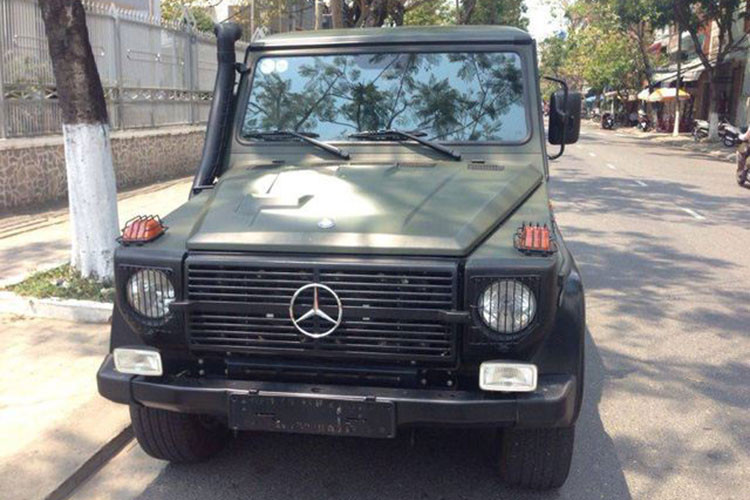 Mới đây, trên mạng xã hội lan truyền thông tin về việc ông Đặng Lê Nguyên Vũ tậu Mercedes-Benz G-Class đã nhận được sự quan tâm rất lớn của giới mê xe trong nước. Vị doanh nhân cà phê đình đám này chính là người sở hữu xe Mercedes-Benz G-Class nhiều nhất Việt Nam, khi có trong tay 10 chiếc đủ phiên bản.