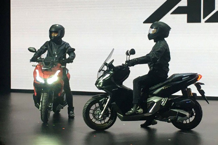 Về ngoại hình, mẫu xe ga Honda ADV 160 2022 vẫn mang thiết kế xe ga ADV lấy cảm hứng từ đàn anh Honda X-ADV khá bụi bặm. Thân xe có một số cải tiến ở dàn vỏ khá giống đàn anh Honda ADV 350, giúp mang đến vẻ ngoài mới mẻ hơn. 