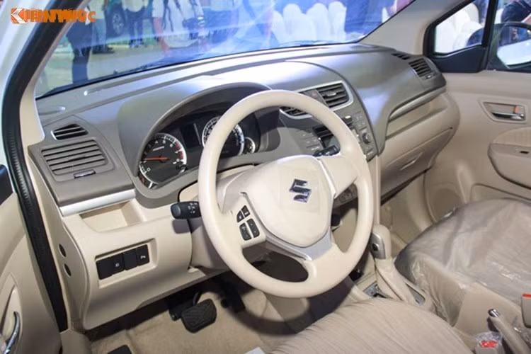 Tuy nhiên cũng phải đánh giá khách quan rằng - Suzuki Ertiga là một mẫu xe gia đình 7 chỗ, đa dụng và phù hợp với nhiều gia đình. Mẫu xe này sở hữu khối động cơ xăng I4 1.4 lít VVT, công suất 68kW (91 mã lực) tại 6.000 vòng/phút và mô-men xoắn cực đại 130Nm tại 4.000 Vvòng/phút, đi kèm hộp số tự động 4 cấp.