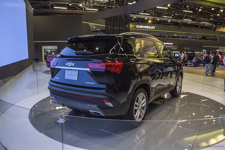 Nguồn cung cấp sức mạnh cho Chevrolet Captiva 2019 là khối động cơ xăng 4 xi-lanh, tăng áp, dung tích 1,5 lít, sản sinh công suất tối đa 150 mã lực và mô-men xoắn cực đại 230 Nm. Sức mạnh được truyền tới cầu trước thông qua hộp số sàn 6 cấp hoặc CVT.