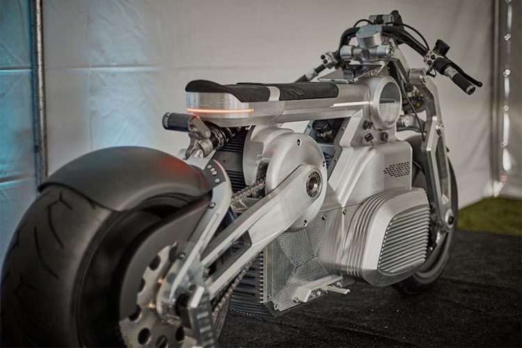 Ở mẫu xe môtô chạy điện này, hệ thống treo phía trước vẫn là cơ cấu kết nối đa điểm Girder tương tự những chiếc Confederate Motors, giảm xóc sau dạng monoshock nối với gắp sau dạng Cantilever.