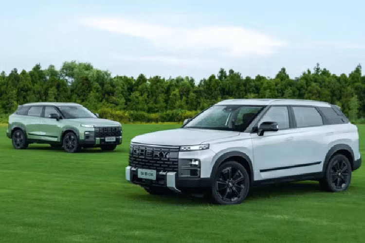 Ở sức mạnh, Chery Exploration 06 được trang bị động cơ 1.6T và hộp số ly hợp kép 7 cấp cho công suất tối đa 197 mã lực và mô-men xoắn cực đại 290 Nm.