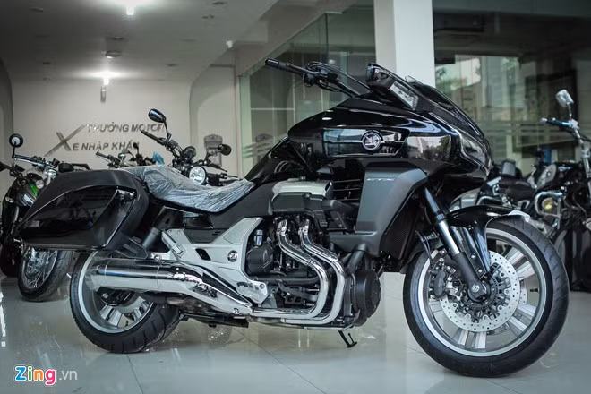  Xe đường trường CTX1300 được đánh giá là một trong những mẫu xe đường trường tốt nhất của Honda. Xuất hiện lần đầu trên thị trường vào cuối năm 2013, thay thế cho những chiếc ST1300 tại châu Âu. Đây cũng là dòng xe được trang bị khá nhiều công nghệ tiên tiến của Honda.