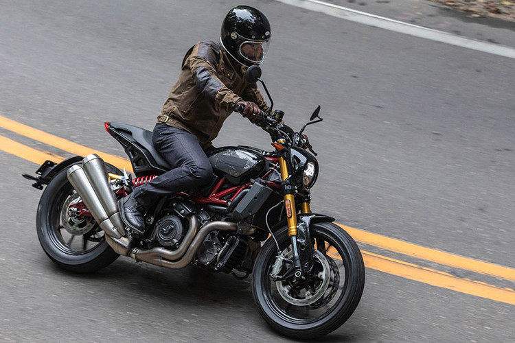 Được ra mắt công chúng chính thức tại triển lãm môtô lớn nhất thế giới Intermot 2018, nhưng mới đây chiếc xe mang khối động cơ V-twin 1200 phân khối hàng "khủng" này nay đã chính thức được bán ra tại thị trường Ấn Độ.