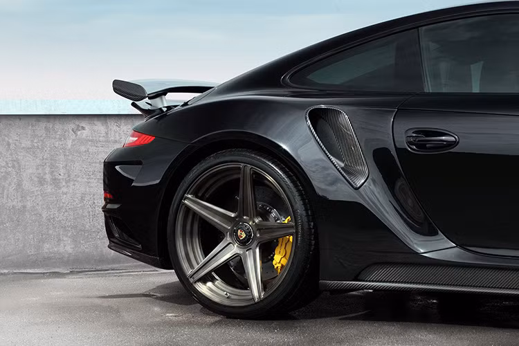 Sức mạnh tối đa được nâng lên thành 650 mã lực trên phiên bản Porsche 991 Stinger GTR Black của Top Car.