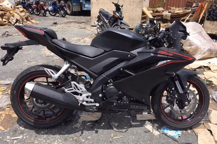 Tại thị trường Việt Nam, Yamaha R15 2017 sẽ cạnh tranh trực tiếp với Honda CBR150R và Suzuki GSX-R150. Giá bán lẻ đề xuất của mẫu xe này ở đại lý tư nhân là 115 triệu đồng. Tuy nhiên theo một nguồn tin từ Yamaha Việt Nam, R15 thế hệ mới chắc chắn sẽ được phân phối chính hãng trong năm nay nhưng chưa ấn định thời gian, với giá dự đoán chỉ khoảng 90 triệu đồng - rẻ hơn tới 25 triệu.