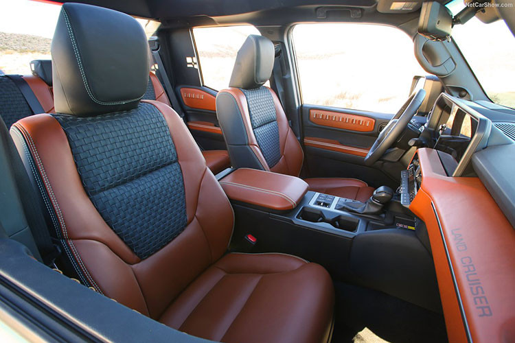 Về hệ truyền động, các nguồn tin mới nhất cho thấy Toyota có thể sẽ tạm hoãn kế hoạch trang bị hệ thống hybrid trên Land Cruiser FJ, ít nhất là tại Nhật Bản. Thay vào đó, mẫu xe này nhiều khả năng sẽ sử dụng động cơ xăng truyền thống, tương tự các dòng RAV4 hay Corolla Cross, với các tùy chọn động cơ từ 2.0L đến 2.5L.