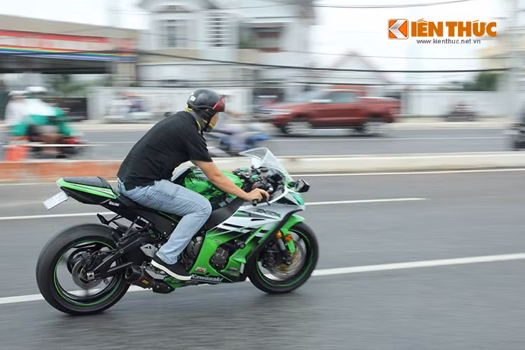 Với các công nghệ an toàn trên ZX-10R, nó hỗ trợ người lái rất nhiều cho người lái cũng như khi bạn chạy với tốc độ cao. ZX-10R của Kawasaki được ví như chiếc xe thân thiện với người lái và cũng như triết lý vốn có của người Nhật.