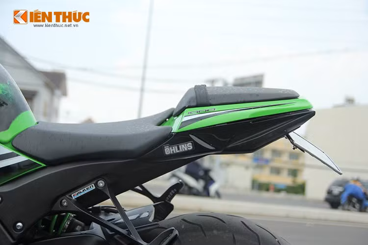 Kawasaki Ninja ZX-10R 2015 phiên bản đặc biệt vẫn sử dụng động cơ 4 xi-lanh thẳng hàng, DOHC.