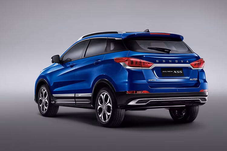 Catalog cho thấy mẫu xe BAIC X55 Trung Quốc có khá nhiều công nghệ an toàn, đạt tiêu chuẩn 5 sao của C-NCAP Trung Quốc. Mẫu xe này có đầy đủ hỗ trợ phanh (ABS, EBD, BA), cân bằng điện tử, chống trượt, cảm biến lùi, camera lùi, cảm biến áp suất lốp hay ga tự động (Cruise Control).