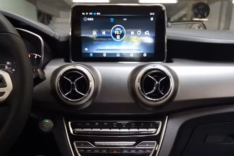 Xe chỉ có một loại động cơ và hộp số. Máy tăng áp 1,5 lít 4 xy-lanh cho công suất khoảng 148 mã lực và mô-men xoắn 210 Nm, kết hợp số tự động vô cấp và hệ dẫn động cầu trước. Đây là động cơ theo công bố là của Mitsubishi, mã 4A9, lần đầu được giới thiệu vào năm 2004.