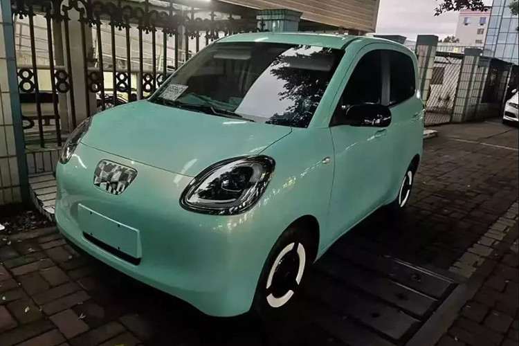 Theo dự đoán từ CarNewsChina, mức giá xe Wuling Mini EV 5 cửa này sẽ có mức khởi điểm khoảng 40.000 nhân dân tệ (tương đương 139 triệu đồng). Dự đoán,sau Trung Quốc, mẫu xe giá rẻ này sẽ sớm về Việt Nam.