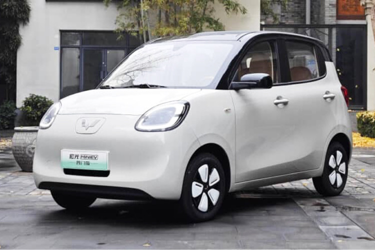 Nhờ kích thước lớn hơn, phiên bản mới có không gian hàng ghế sau rộng rãi hơn và khoang hành lý dung tích 123 lít. Khi gập hàng ghế sau, không gian chứa đồ có thể mở rộng tới 745 lít. Ngoài ra, xe còn được bố trí 19 hộc chứa đồ tiện lợi quanh khoang nội thất.