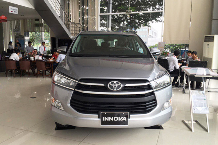 Toyota Innova, mẫu MPV bán chạy nhất Việt Nam hiện nay cũng đang được giảm giá từ 20 – 30 triệu đồng và Corolla Altis từ 40 – 45 triệu đồng tùy từng phiên bản. Phiên bản cao cấp nhất của cả 2 mẫu xe này đều được ưu đãi ở mức cao nhất.