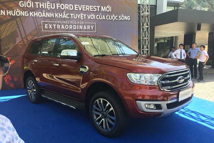 Mẫu xe Ford giảm giá mạnh thứ 2 trong tháng là Everest với mức giảm cao nhất được ghi nhận là 122 triệu đồng. Cụ thể, theo một nhân viên đại lý Ford An Đô, hiện tại các dòng xe Ford Everest phiên bản Ambiente đều được giảm giá mạnh. Ford Everest Ambiente phiên bản số sàn giảm giá tới 122 triệu đồng, từ 999 xuống còn 876 triệu đồng.
