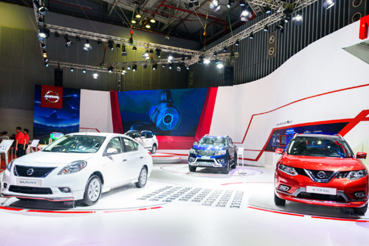 Khách hàng mua bán tải Nissan Navara trong tháng 5/2019 sẽ được tặng bộ phụ kiện từ 20 – 25 triệu đồng hoặc 15 triệu đồng tiền mặt và hỗ trợ lệ phí trước bạ từ 20 – 25 triệu đồng tùy từng phiên bản. Còn khi mua Nissan X-Trail, khách hàng sẽ được nhận quà tặng là 10 triệu đồng tiền mặt và đầu AVN, thảm trải sàn.