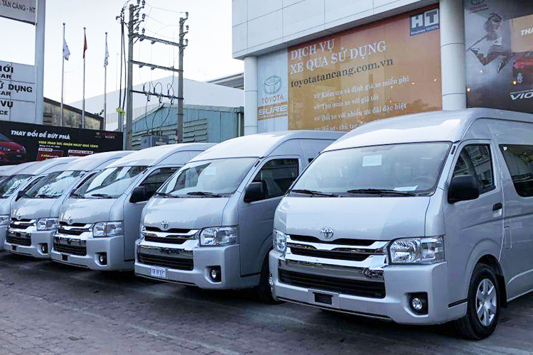 Cụ thể theo khảo sát tại một vài đại lý Toyota trên địa bàn Hà Nội, mức ưu đãi giảm giá đối với Toyota Hiace là 169 triệu đồng, khiến giá bán thực tế mẫu xe này chỉ còn 830 triệu đồng (giá niêm yết 999 triệu đồng). Không chỉ Toyota Hiace, hàng loạt mẫu xe Toyota khác từ sản xuất lắp ráp cho tới nhập khẩu cũng đều được giảm giá.