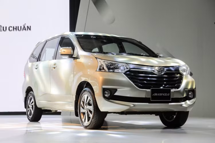 Bên cạnh đó, Toyota Avanza "đối thủ" Mitsubishi Xpander cũng được giảm giá toàn bộ các phiên bản. Đối với Avanza số sàn, xe sản xuất đời 2018 được giảm giá 22 triệu đồng còn sản xuất 2019 giảm 15 triệu đồng. Avanza số tự động sản xuất 2018 được ưu đãi cao hơn, giảm 25 triệu đồng và sản xuất 2019 cũng được ưu đãi 15 triệu đồng tiền mặt.