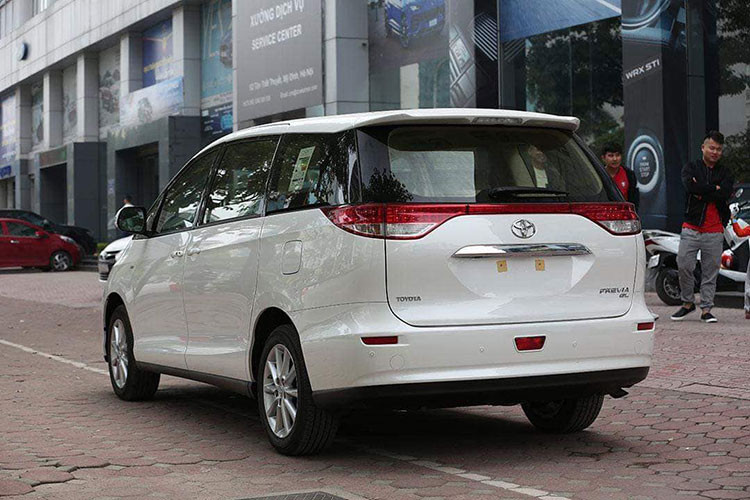 Giá xe Toyota Previa 2019 nhập khẩu được chào bán 128.000 USD (tương đương gần 3 tỷ đồng) này quả thực sẽ không phải là món ngon trong mắt nhiều người. Ở phân khúc MPV cỡ lớn, Kia Sedona đang là cái tên được ưa chuộng do mức giá hợp lý (1,129 – 1,429 tỷ đồng), thiết kế nội/ngoại thất hấp dẫn đi và đầy đủ các trang bị tiện nghi cũng như công nghệ.