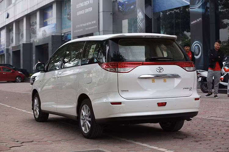 Giá xe Toyota Previa 2019 nhập khẩu được chào bán 128.000 USD (tương đương gần 3 tỷ đồng) này quả thực sẽ không phải là món ngon trong mắt nhiều người. Ở phân khúc MPV cỡ lớn, Kia Sedona đang là cái tên được ưa chuộng do mức giá hợp lý (1,129 – 1,429 tỷ đồng), thiết kế nội/ngoại thất hấp dẫn đi và đầy đủ các trang bị tiện nghi cũng như công nghệ.