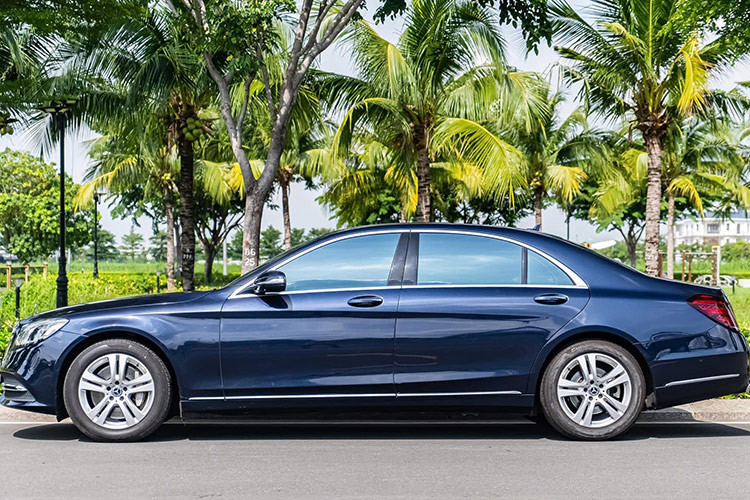 Mới đây trên thị trường xe đã qua sử dụng, một chiếc Mercedes-Benz S450 L đời 2018 đang được một salon chào bán với mức giá chỉ chưa đến 2 tỷ đồng. Theo người bán cho biết xe được sản xuất và đăng ký cùng vào năm 2018, tình trạng các chi tiết nội ngoại thất vẫn còn rất mới.