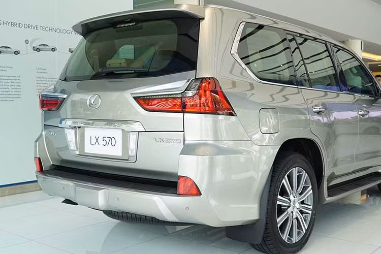 Động cơ này kết hợp với hộp số tự động 8 cấp AE80F và hệ dẫn động 4 bánh toàn thời gian AWD với bộ khoá vi sai chống trượt Torsen. Xe có khả năng tăng tốc lên 100 km/h trong 7,7 giây và đạt tốc độ tối đa 210 km/h.