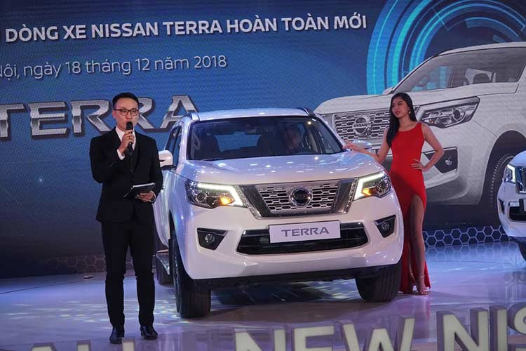 Được nhập khẩu nguyên chiếc từ Thái Lan và được hưởng mức thuế ưu đãi 0% từ thị trường ASEAN, mẫu SUV 7 chỗ Nissan Terra chính là sản phẩm chiến lược của hãng xe Nhật Bản được đưa về Việt Nam trong những ngày cuối năm 2018. Được biết Terra hoàn toàn mới với tham vọng cạnh tranh cùng "người đồng hương" Toyota Fortuner.