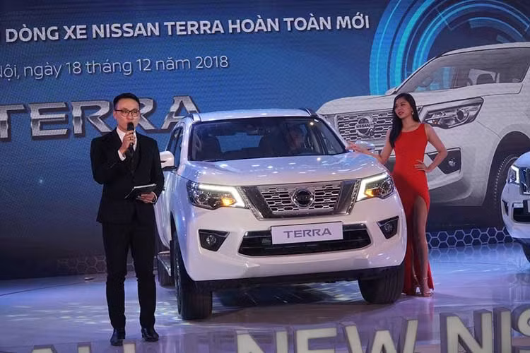 Được nhập khẩu nguyên chiếc từ Thái Lan và được hưởng mức thuế ưu đãi 0% từ thị trường ASEAN, mẫu SUV 7 chỗ Nissan Terra chính là sản phẩm chiến lược của hãng xe Nhật Bản được đưa về Việt Nam trong những ngày cuối năm 2018. Được biết Terra hoàn toàn mới với tham vọng cạnh tranh cùng "người đồng hương" Toyota Fortuner.