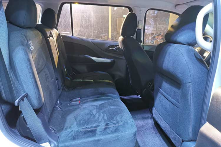 Về sức mạnh vận hành, Nissan Terra 2018 có 2 tùy chọn động cơ khác nhau. Đầu tiên là động cơ dầu diesel 4 xi-lanh, tăng áp, dung tích 2,5 lít cho công suất tối đa 190 mã lực và mô-men xoắn cực đại đạt 450 Nm kết hợp với hệ dẫn động 1 cầu và hộp số sàn 6 cấp. Thứ 2 là động cơ xăng 4 xi-lanh, dung tích 2,5 lít sản sinh 169 mã lực và 241 Nm kết hợp với hộp số sàn 6 cấp hoặc tự động 7 cấp.