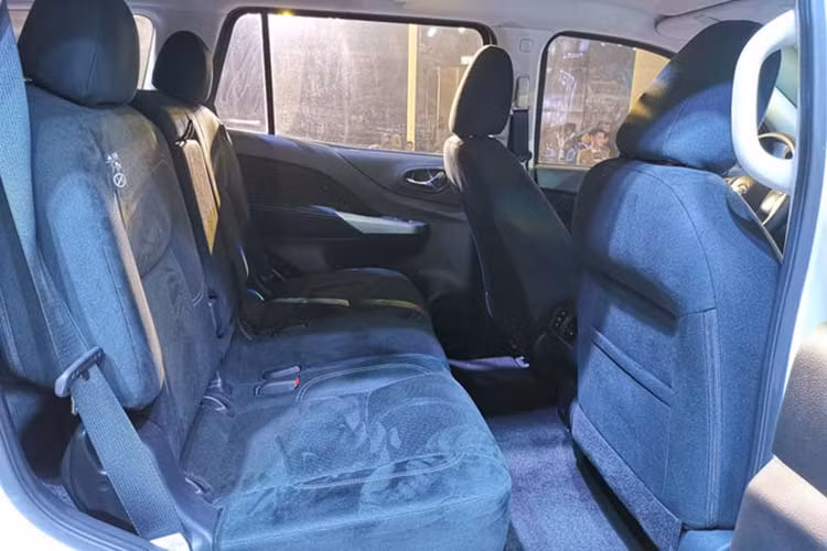 Về sức mạnh vận hành, Nissan Terra 2018 có 2 tùy chọn động cơ khác nhau. Đầu tiên là động cơ dầu diesel 4 xi-lanh, tăng áp, dung tích 2,5 lít cho công suất tối đa 190 mã lực và mô-men xoắn cực đại đạt 450 Nm kết hợp với hệ dẫn động 1 cầu và hộp số sàn 6 cấp. Thứ 2 là động cơ xăng 4 xi-lanh, dung tích 2,5 lít sản sinh 169 mã lực và 241 Nm kết hợp với hộp số sàn 6 cấp hoặc tự động 7 cấp.