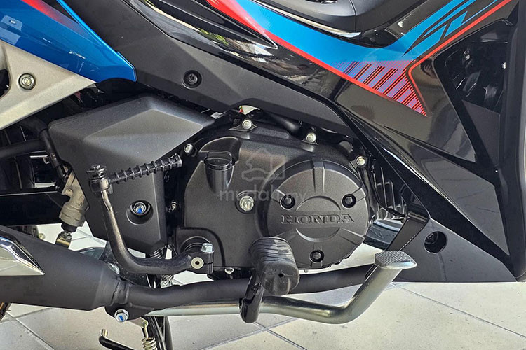 Khối động cơ của Dash 125 sản sinh công suất 7,4 kW mã lực ở 8.000 vòng/phút và mô-men xoắn cực đại 9.5 Nm tại 6.500 vòng/phút. Khối động cơ này đi kèm với hệ thống phun xăng điện tử PGM-FI, đạt tiêu chuẩn khí thải Euro 4.