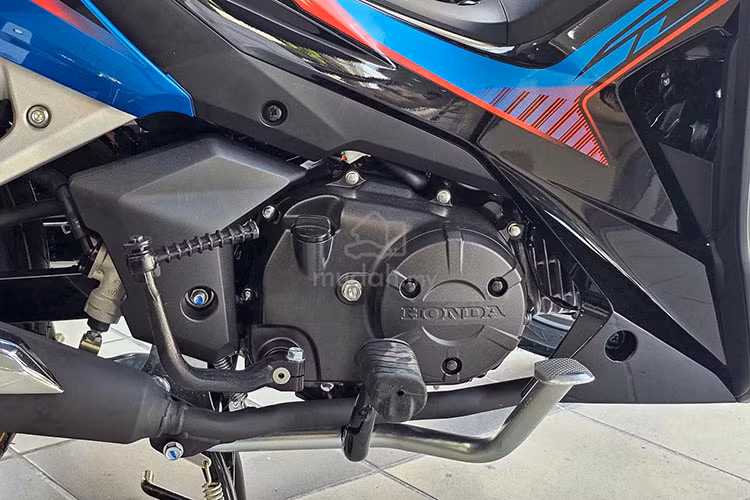 Khối động cơ của Dash 125 sản sinh công suất 7,4 kW mã lực ở 8.000 vòng/phút và mô-men xoắn cực đại 9.5 Nm tại 6.500 vòng/phút. Khối động cơ này đi kèm với hệ thống phun xăng điện tử PGM-FI, đạt tiêu chuẩn khí thải Euro 4.