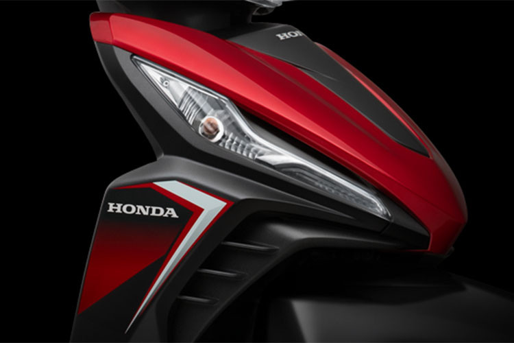 Wave 110 RSX FI phiên bản mới sở hữu phong cách thiết kế mạnh mẽ, nam tính với những đường nét dứt khoát và sắc nhọn. Vẻ ngoài cuốn hút năng động không chỉ nằm trong từng chi tiết thiết kế mà còn ở sự phối hợp màu sắc hài hòa, đơn giản nhưng đầy dũng mãnh của xe.