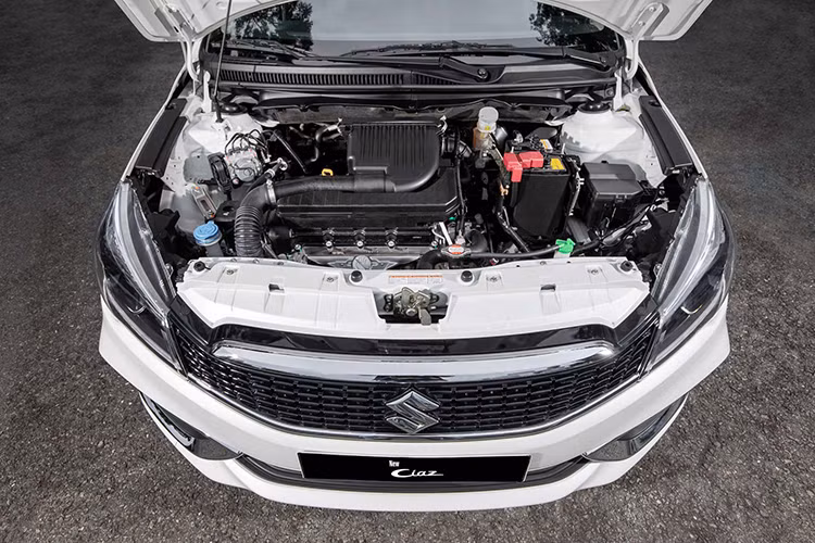 Tại Việt Nam, Suzuki Ciaz vẫn sẽ đối đầu với các tên tuổi đáng gờm như Toyota Vios, Hyundai Accent, Honda City, Kia Soluto và Mitsubishi Attrage... Với giá bán từ 529 triệu đồng, Ciaz ngang ngửa phiên bản cỡ trung của Vios và City, đồng thời tương ứng mức giá các phiên bản cao cấp của những mẫu xe khác, nhưng lại đắt hơn Kia Soluto từ 369 triệu đồng. 