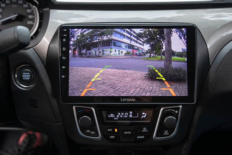 Ciaz mới cũng được trang bị nhiều công nghệ an toàn chủ động và thụ động khác như khung gầm áp dụng công nghệ TECT (Công nghệ kiểm soát lực tác động toàn bộ) sử dụng vật liệu thép cường độ cực cao tại những vị trí thiết yếu, hệ thống chống bó cứng phanh (ABS), hệ thống phân phối lực phanh điện tử (EBD), hệ thống hỗ trợ lực phanh khẩn cấp (BA), camera lùi và 2 túi khí phía trước.