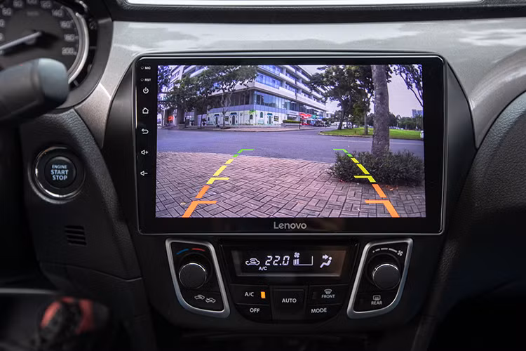 Ciaz mới cũng được trang bị nhiều công nghệ an toàn chủ động và thụ động khác như khung gầm áp dụng công nghệ TECT (Công nghệ kiểm soát lực tác động toàn bộ) sử dụng vật liệu thép cường độ cực cao tại những vị trí thiết yếu, hệ thống chống bó cứng phanh (ABS), hệ thống phân phối lực phanh điện tử (EBD), hệ thống hỗ trợ lực phanh khẩn cấp (BA), camera lùi và 2 túi khí phía trước.