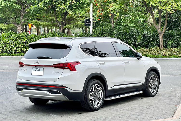 Ngao ngán trước tình trạng xe Hyundai SantaFe 2022 mới khan hàng, “kèm lạc”, chờ lâu, người tiêu dùng đã chuyển hướng sang tìm mua xe cũ nhưng cũng không khỏi bất lực khi hàng đã qua sử dụng còn chào giá cao hơn đồ mới.