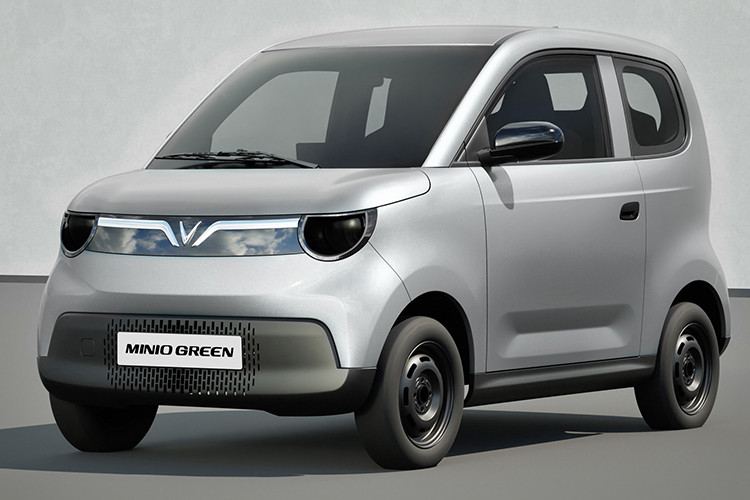Minio Green lần đầu ra mắt vào tháng 1/2025, nhắm đến nhóm khách hàng kinh doanh dịch vụ vận tải, đặc biệt là taxi điện và các dịch vụ di chuyển cá nhân thay thế xe hai bánh. Ngay từ khi công bố, mẫu xe này đã thu hút sự quan tâm lớn từ người tiêu dùng.