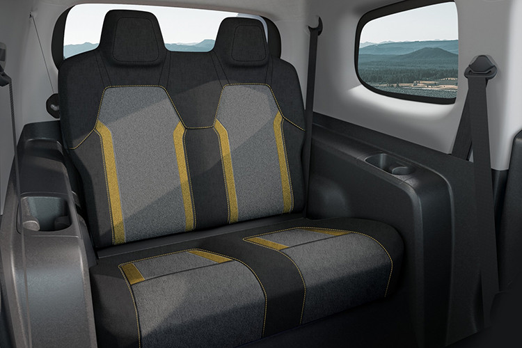 VinFast Minio Green có hai phiên bản Plus và Eco với tầm vận hành theo tiêu chuẩn NEDC lần lượt là 180 km và 120 km sau mỗi lần sạc. Xe hỗ trợ sạc chậm AC tối đa 3,3 kW và sạc nhanh DC 12 kW.