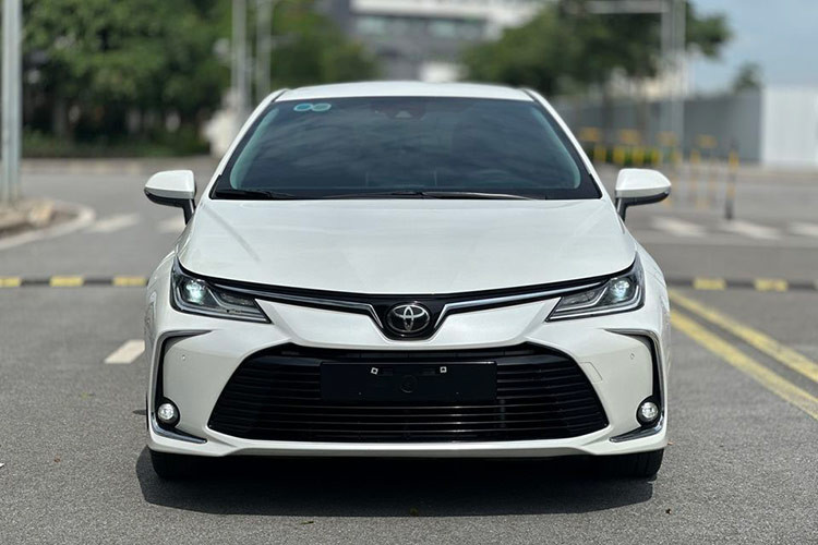 Về chiếc Toyota Corolla Altis 2022 trong bài viết này, sau 2 năm sử dụng, chiếc xe mất giá không đáng kể. Tuy nhiên, đây vẫn là một lựa chọn đáng cân nhắc đối với những người mua đang tìm kiếm một chiếc xe cũ chất lượng, giá cả hợp lý và phù hợp với nhu cầu sử dụng hàng ngày. 