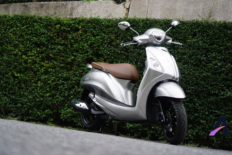 Grande Hybrid 2018 mới sẽ được bán ra với 62.000 Baht (tương đương 42,9 triệu đồng) tại thị trường Thái Lan. Dự đoán, mẫu xe mới này sẽ được hãng xe máy Yamaha ra mắt thị trường Việt Nam trong thời gian tới.